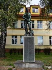 Bernartice Freiheitskmpfer Denkmal 2.jpg