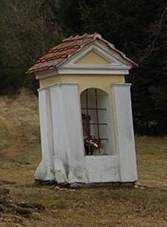 Usedlost ve vesnici a vklenkov kaple