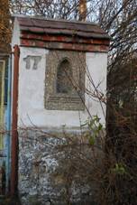 Dobroov (Hrazany). Nika u vchodu (5).jpg