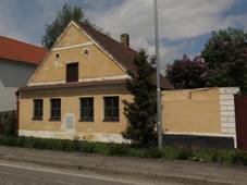 Komrov, venkovsk usedlost p.23.jpg