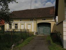 Komrov, venkovsk usedlost p.27.jpg