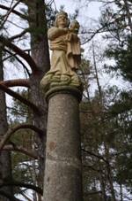 Milevsko. Psek. Morov sloup. Detail hlavice sloupu. (3).jpg