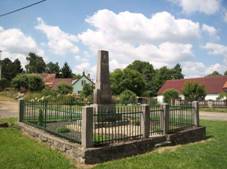 Pomnk padlm ve Zbeltov (Q80459340).jpg