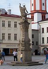 https://upload.wikimedia.org/wikipedia/commons/thumb/9/90/Frydek-Mistek_Czech_Republic2.jpg/800px-Frydek-Mistek_Czech_Republic2.jpg