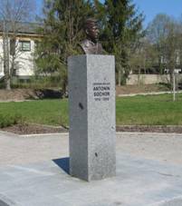 Pomn�k gener�lmajora Anton�na Sochora v Milovic�ch (Q94443512) 01.jpg
