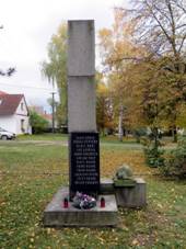 Obec Ostr  pomnk padlm (2016) 02.jpg