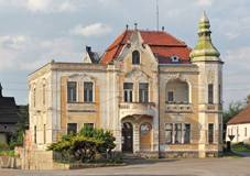 Nves obce, v pozad kostel sv. Vavince