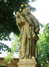 https://upload.wikimedia.org/wikipedia/commons/thumb/c/c2/Socha_svat%C3%A9ho_Jana_Nepomuck%C3%A9ho_v_Chudoplesech_%28Q37162531%29_02.jpg/800px-Socha_svat%C3%A9ho_Jana_Nepomuck%C3%A9ho_v_Chudoplesech_%28Q37162531%29_02.jpg