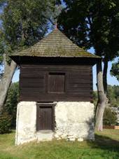 Doln Krup, pohled na zvonici.jpg