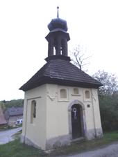 https://upload.wikimedia.org/wikipedia/commons/thumb/d/d1/Neveklovice_-_kaple_%284%29.jpg/800px-Neveklovice_-_kaple_%284%29.jpg