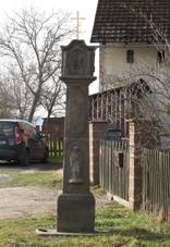 https://upload.wikimedia.org/wikipedia/commons/thumb/3/3b/Hradec_%28Mnichovo_Hradi%C5%A1t%C4%9B%29%2C_k%C5%99%C3%AD%C5%BEek.jpg/800px-Hradec_%28Mnichovo_Hradi%C5%A1t%C4%9B%29%2C_k%C5%99%C3%AD%C5%BEek.jpg