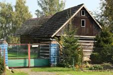 https://upload.wikimedia.org/wikipedia/commons/thumb/0/0c/%C5%BD%C4%8F%C3%A1r%2C_vernacular_architecture_2.jpg/1280px-%C5%BD%C4%8F%C3%A1r%2C_vernacular_architecture_2.jpg