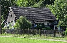 https://upload.wikimedia.org/wikipedia/commons/thumb/6/6a/P%C5%99%C3%ADhrazy%2C_%C4%8Dp_7%2C_pohled_ze_silnice.jpg/1024px-P%C5%99%C3%ADhrazy%2C_%C4%8Dp_7%2C_pohled_ze_silnice.jpg