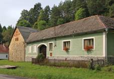 https://upload.wikimedia.org/wikipedia/commons/thumb/3/3d/Pohledy%2C_Horn%C3%AD_Hyn%C4%8Dina%2C_house_No_175.jpg/1280px-Pohledy%2C_Horn%C3%AD_Hyn%C4%8Dina%2C_house_No_175.jpg