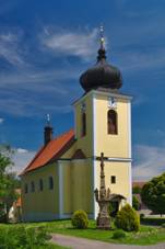 https://upload.wikimedia.org/wikipedia/commons/thumb/c/c6/Kostel%2C_Horn%C3%AD_%C5%A0t%C4%9Bp%C3%A1nov%2C_okres_Prost%C4%9Bjov.jpg/800px-Kostel%2C_Horn%C3%AD_%C5%A0t%C4%9Bp%C3%A1nov%2C_okres_Prost%C4%9Bjov.jpg