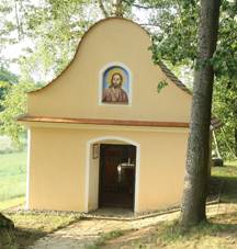 https://upload.wikimedia.org/wikipedia/commons/thumb/e/e1/Overview_of_Chapel_of_Saint_Veronica_in_Babice%2C_T%C5%99eb%C3%AD%C4%8D_District.jpg/1280px-Overview_of_Chapel_of_Saint_Veronica_in_Babice%2C_T%C5%99eb%C3%AD%C4%8D_District.jpg