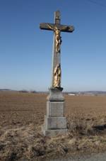 https://upload.wikimedia.org/wikipedia/commons/thumb/b/b3/Overview_of_wayside_cross_near_Babice%2C_T%C5%99eb%C3%AD%C4%8D_District.jpg/800px-Overview_of_wayside_cross_near_Babice%2C_T%C5%99eb%C3%AD%C4%8D_District.jpg