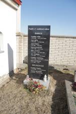 https://upload.wikimedia.org/wikipedia/commons/thumb/8/86/Overview_of_World_War_I_memorial_at_cemetery_in_Babice%2C_T%C5%99eb%C3%AD%C4%8D_District.jpg/800px-Overview_of_World_War_I_memorial_at_cemetery_in_Babice%2C_T%C5%99eb%C3%AD%C4%8D_District.jpg