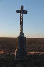 https://upload.wikimedia.org/wikipedia/commons/thumb/c/cf/Overview_of_wayside_cross_near_road_near_Bohu%C5%A1ice%2C_T%C5%99eb%C3%AD%C4%8D_District.jpg/800px-Overview_of_wayside_cross_near_road_near_Bohu%C5%A1ice%2C_T%C5%99eb%C3%AD%C4%8D_District.jpg