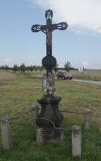 https://upload.wikimedia.org/wikipedia/commons/thumb/8/88/Overview_of_wayside_cross_near_Hornice%2C_T%C5%99eb%C3%AD%C4%8D_District.jpg/800px-Overview_of_wayside_cross_near_Hornice%2C_T%C5%99eb%C3%AD%C4%8D_District.jpg
