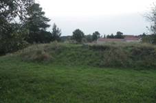 https://upload.wikimedia.org/wikipedia/commons/thumb/f/f7/Overview_of_earthwork_of_fort_Hornice_in_Hornice%2C_T%C5%99eb%C3%AD%C4%8D_District.jpg/1280px-Overview_of_earthwork_of_fort_Hornice_in_Hornice%2C_T%C5%99eb%C3%AD%C4%8D_District.jpg