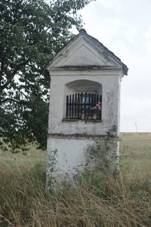 https://upload.wikimedia.org/wikipedia/commons/thumb/8/80/Overview_of_wayside_chapel_near_Police%2C_T%C5%99eb%C3%AD%C4%8D_District.jpg/800px-Overview_of_wayside_chapel_near_Police%2C_T%C5%99eb%C3%AD%C4%8D_District.jpg