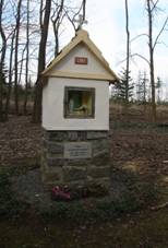 https://upload.wikimedia.org/wikipedia/commons/thumb/4/48/New_chapel_%282007%29_near_Police%2C_T%C5%99eb%C3%AD%C4%8D_District.JPG/800px-New_chapel_%282007%29_near_Police%2C_T%C5%99eb%C3%AD%C4%8D_District.JPG