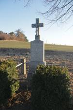 https://upload.wikimedia.org/wikipedia/commons/thumb/b/b4/Overview_of_wayside_cross_near_V%C3%ADcenice%2C_T%C5%99eb%C3%AD%C4%8D_District.jpg/800px-Overview_of_wayside_cross_near_V%C3%ADcenice%2C_T%C5%99eb%C3%AD%C4%8D_District.jpg