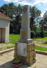 World War II memorial in Baice, Teb District.JPG