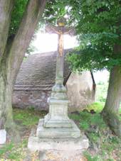 Wayside cross in Biskupice, Teb District.JPG