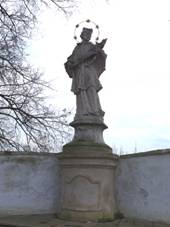 Bohutice - socha sv. Jana Nepomuckho.JPG