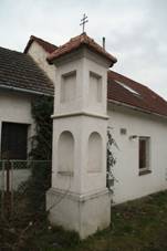 Wayside shrines in Daleice, Teb District.JPG