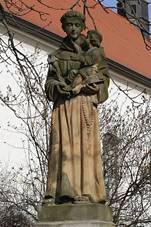 Horn Kounice - socha sv. Antonna Padunskho u kostela.jpg