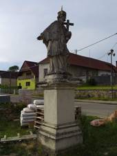 Hrotovice socha sv. Jana Nepomuckho B.JPG