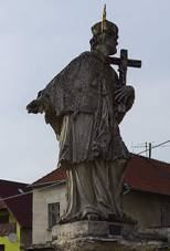 Hrotovice socha sv. Jana Nepomuckho B.JPG