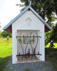 Little chapel near Litovany, Teb District.JPG
