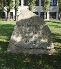 Miroslav Jewish memorial 01.JPG