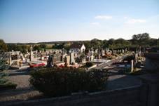 Overview of cemetery in Mysliboice, Teb District.JPG