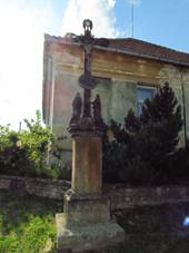 Third Wayside cross in Peovice, Teb District.JPG