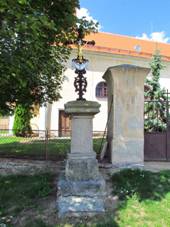 Wayside cross in Raice, Teb District.JPG