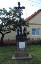 Wayside cross in Radkovice u Hrotovic, Teb District.JPG