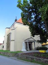 Overview of church of the Assumption in Rouchovany, Teb District.JPG