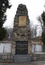World War I and World War II memorial in Vale - detail.jpg