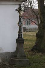 Cross near Chapel in Zrubice.jpg
