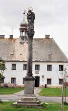 File:Hora Svate Kateriny - column.jpg