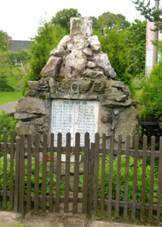 Borov (NA), pomnk - panoramio.jpg