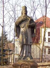 Hronov - sv. Jan Nepomuck na bvalm hbitov.JPG