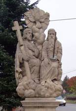 https://upload.wikimedia.org/wikipedia/commons/thumb/8/81/Souso%C5%A1%C3%AD_Nejsv%C4%9Bt%C4%9Bj%C5%A1%C3%AD_trojice_Velk%C3%BD_T%C5%99ebe%C5%A1ov.jpg/800px-Souso%C5%A1%C3%AD_Nejsv%C4%9Bt%C4%9Bj%C5%A1%C3%AD_trojice_Velk%C3%BD_T%C5%99ebe%C5%A1ov.jpg