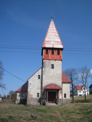 vstupn� pr��el� kostela od jihu - duben 2010