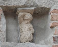 Detail in facade, Court house in Nejdek.JPG